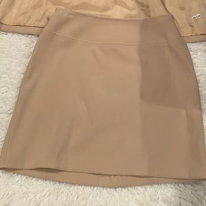 Casual or Work mode 🧡💛 this Ann Taylor Loft skirt will make you smile all day